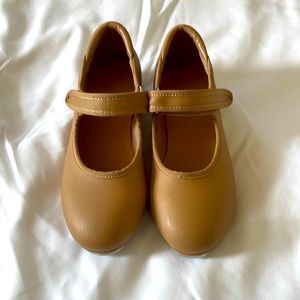 Patent Velcro strap Tap Shoes girls Size 13.5 beige/tan